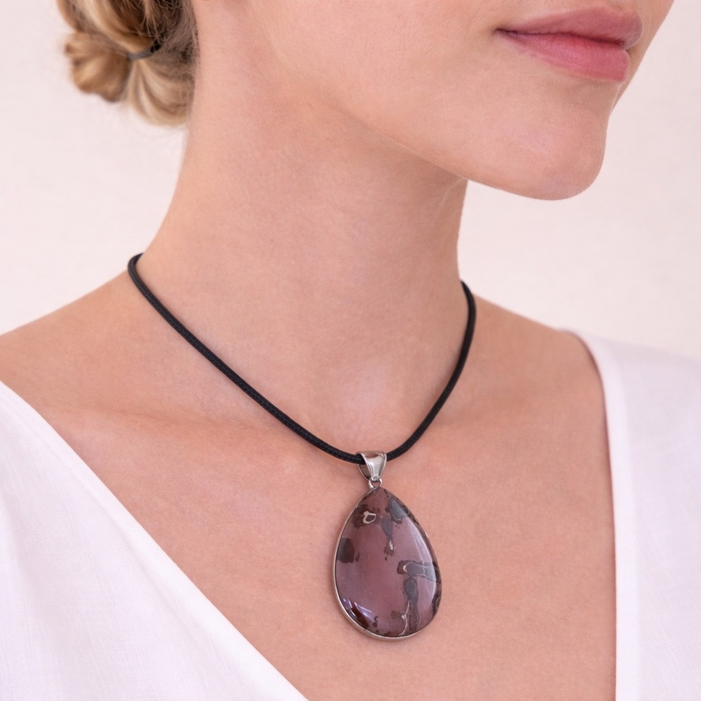 Elegant Purple Pendant Necklace